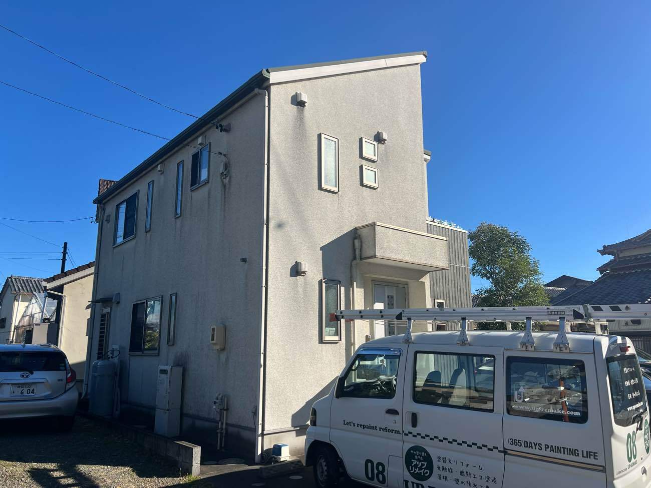 別の角度から確認した外壁塗装工事前の戸建て住宅