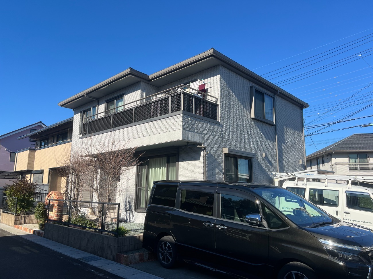 外壁塗装工事が完了して美しく仕上がった戸建て住宅