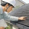 外壁塗装と屋根カバー・葺き替え費用｜工法別の相場を詳しく比較を説明するAI生成イラスト