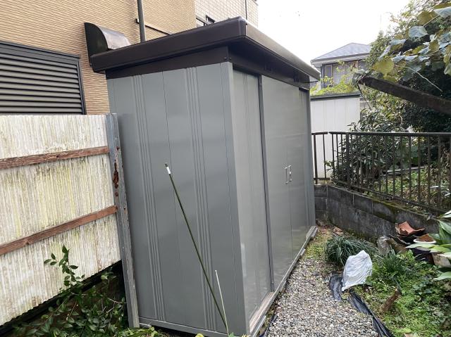 塗り替え後の物置