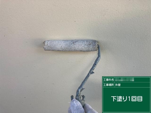 外壁の1回目の下塗り