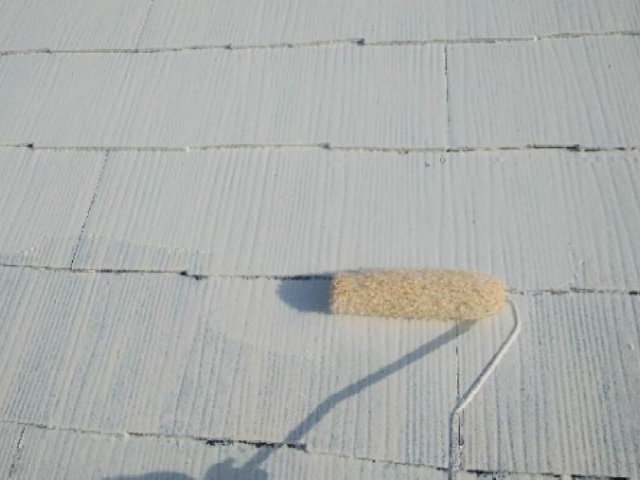 屋根の2回目の下塗り