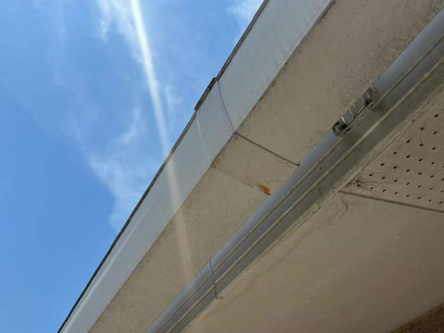 施工前の破風・軒樋