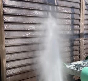 雨戸のバイオ洗浄