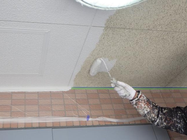軒天の1回目の上塗り