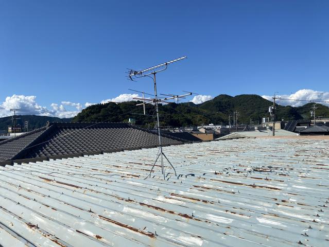 錆が目立っていた施工前の屋根
