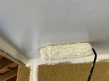 軒天の2回目の上塗り