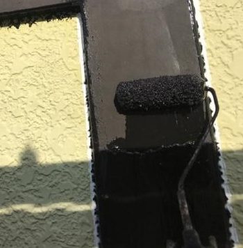 枠の1回目の塗装