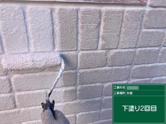 外壁の2回目の下塗り