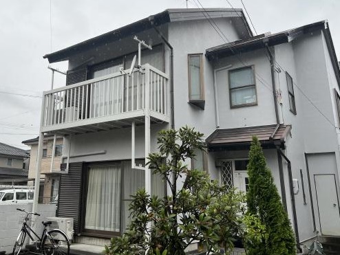 全体に色あせが見られた施工前の状態