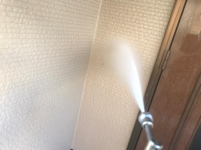 高圧洗浄の様子