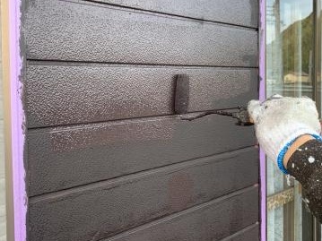 雨戸の2回目の上塗り