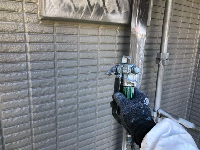 外壁の2回目の上塗り