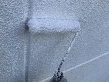外壁の2回目の下塗り