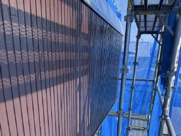 外壁のアクセント部分の2回目の上塗り