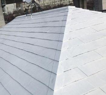 シーラーによる屋根の下塗り