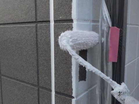 外壁の下塗り