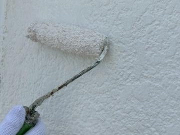 外壁の2回目の下塗り
