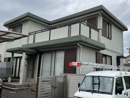 全体に色あせが見られた施工前の状態