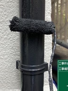雨樋の2回目の上塗り