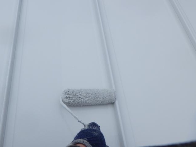 茶色から白系に塗り替えた屋根