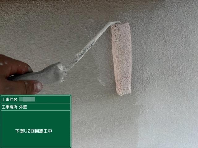 外壁の2回目の下塗り