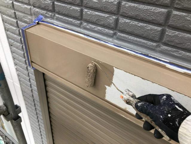 シャッターボックスの1回目の上塗り