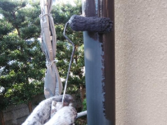 樋の1回目の上塗り