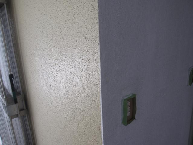 外壁の2回目の下塗り