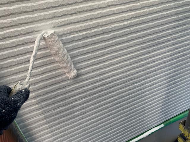 外壁の2回目の下塗り