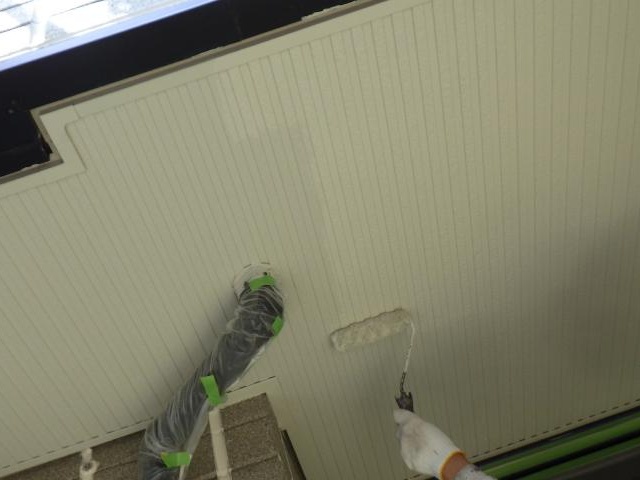 軒天の2回目の上塗り