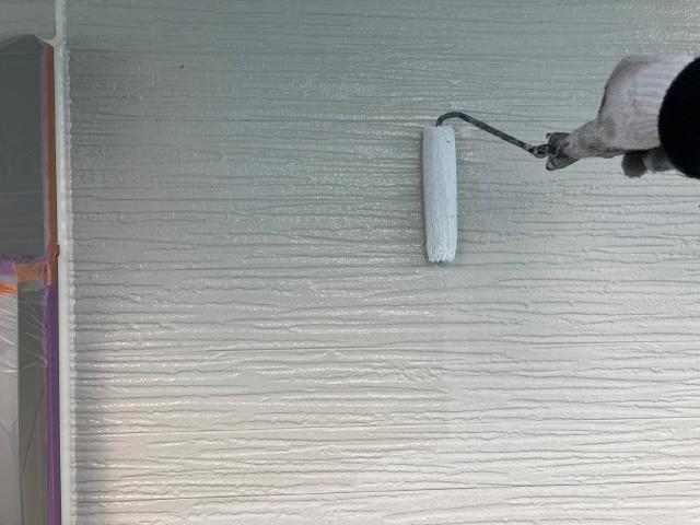 外壁の1回目の下塗り