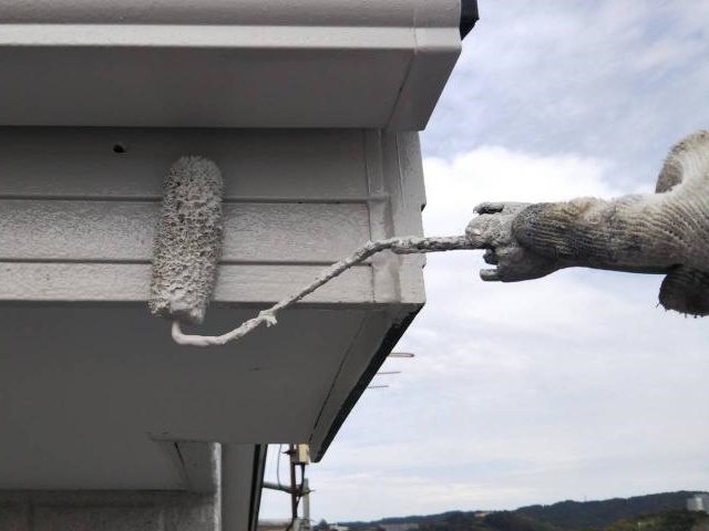 破風の2回目の上塗り