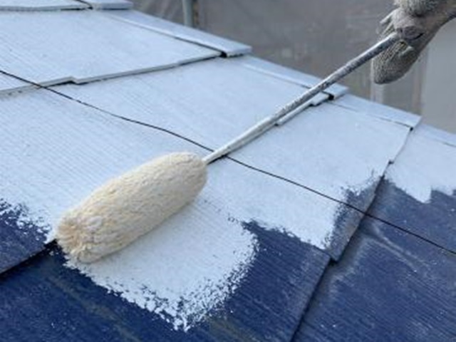 サーモアイシーラーによる屋根の1回目の下塗り