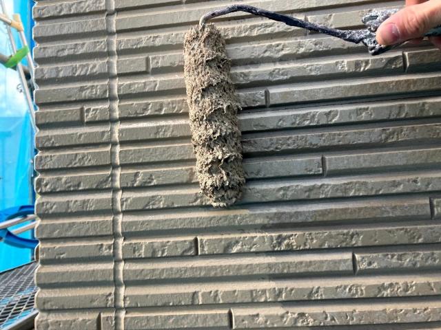 施工前の色味を活かして外壁のアクセント部分を塗装しています