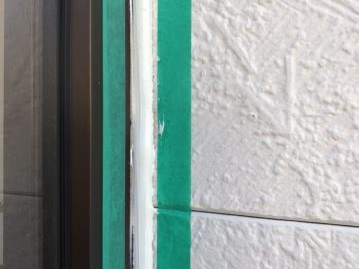 新しいシーリングを施工しています