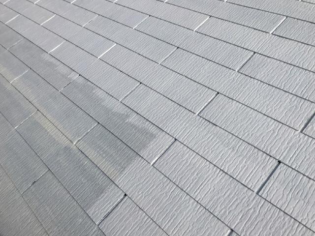 屋根の2回目の下塗り