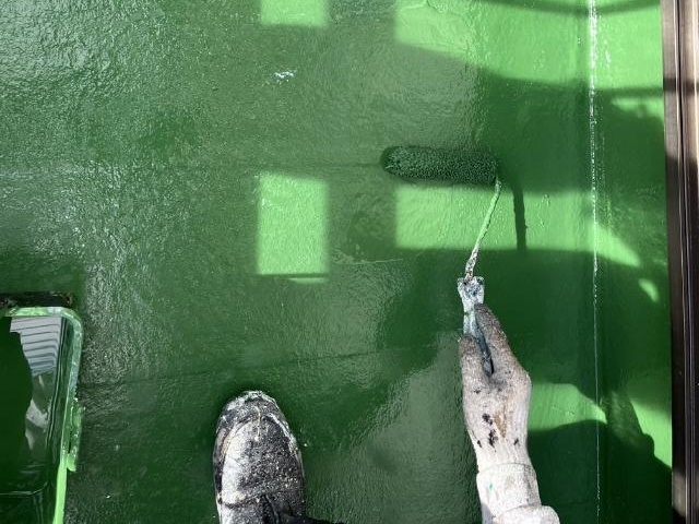 ベランダの2回目の上塗り