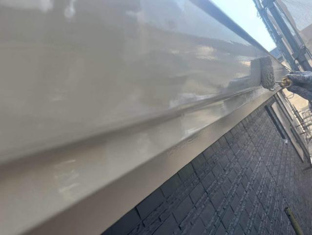 軒樋の2回目の上塗り