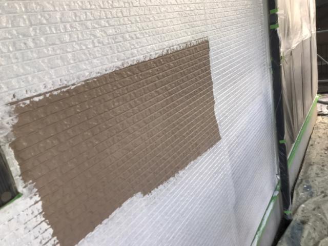 外壁の1回目の下塗り