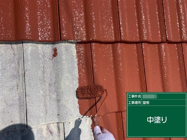 施工前と同じ橙色による屋根の中塗り