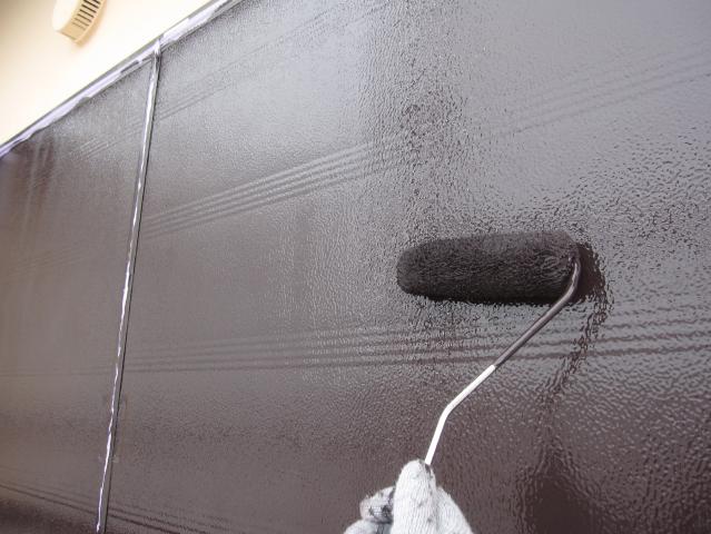 雨戸の2回目の上塗り