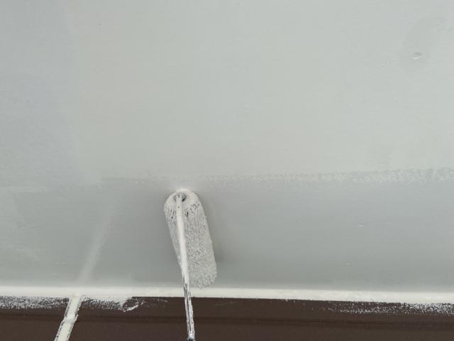 軒天の2回目の上塗り