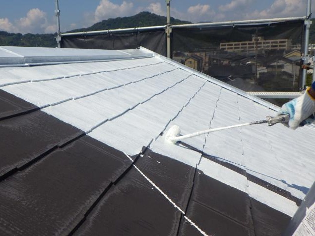 屋根の1回目の下塗り