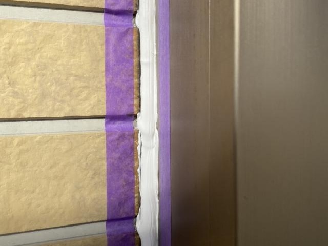 新しいシーリング材を施工します