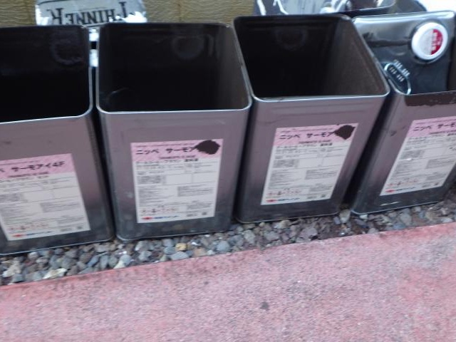 屋根の上塗りに使用した塗料