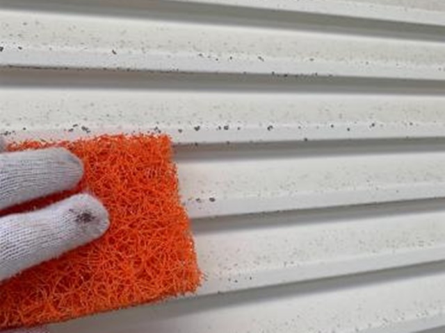 ケレンによる雨戸の下地処理