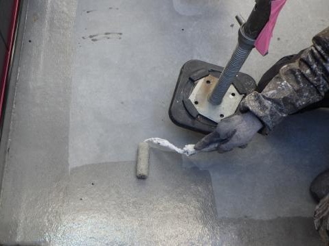 ベランダの下塗り