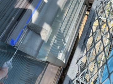 シャッターボックスの1回目の上塗り