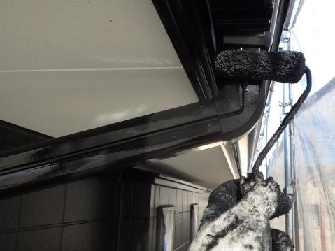 樋の2回目の上塗り